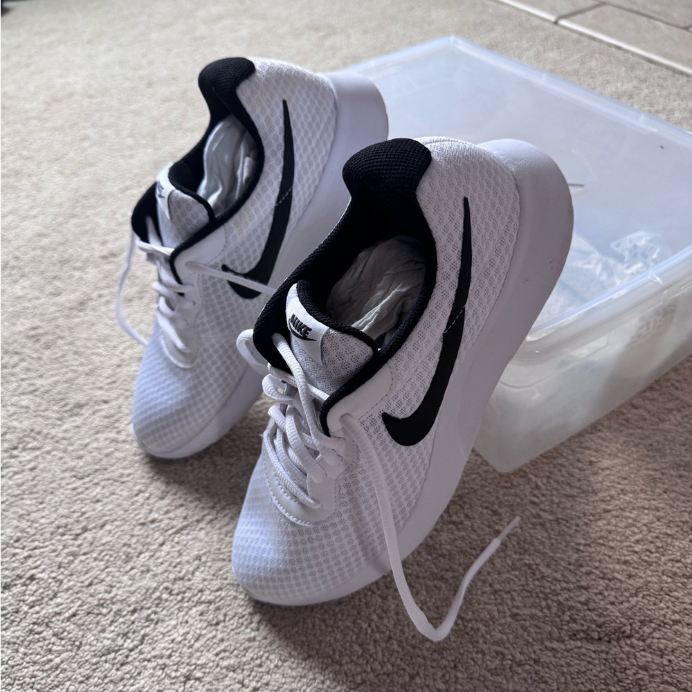 Nike Tanjun Mesh White and Black sneakers.